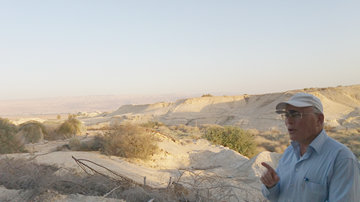 הרב חגי בן-ארצי בגילגל המקראית מול הר נבו