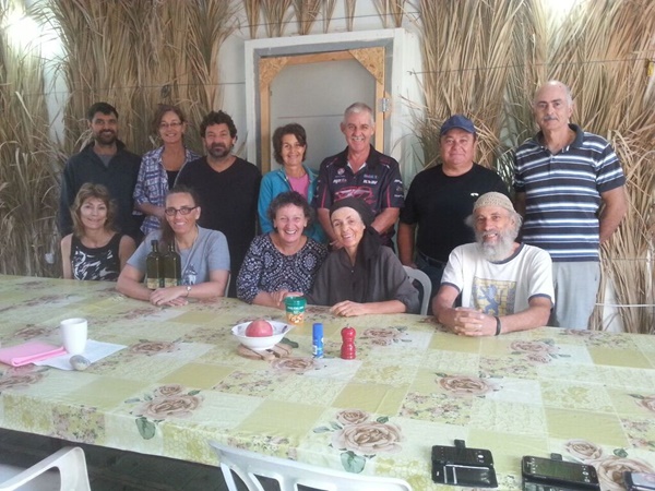 קבוצת המתנדבים מאוסטרליה בבית חגלה על פני יריחו