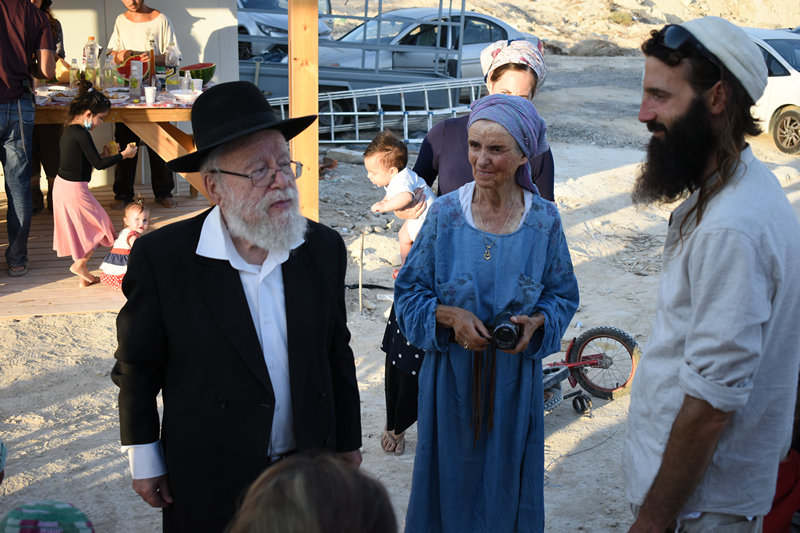 הרב דב ליאור עם ארנה קובוס לרגל 19 שנה לבית חגלה על פני יריחו