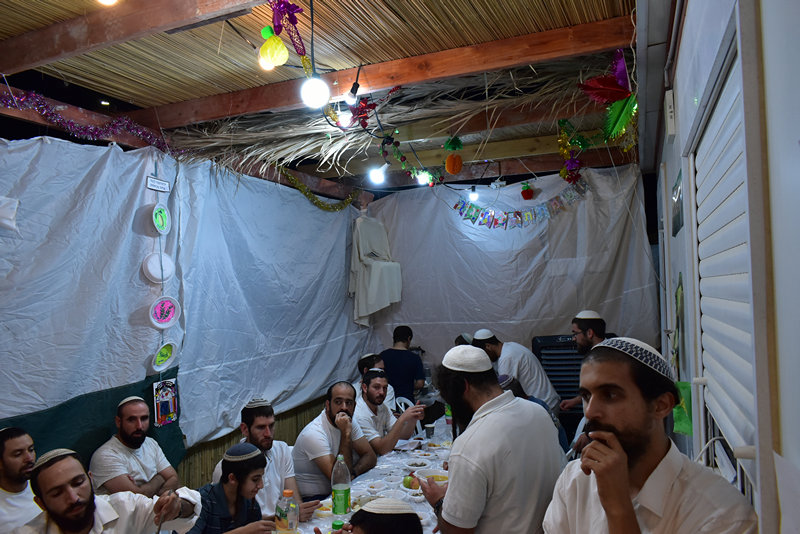 שיעורו של הרב חגי בן ארצי בבית  חגלה על פני יריחו