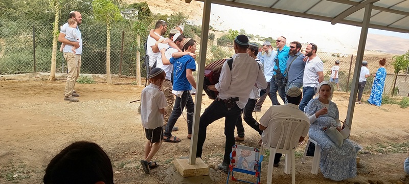 שחרית מוזיקאלית בבית הכנסת נערן ביריחו ביום העצמאות