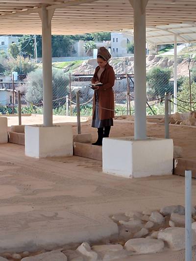 חברת הכנסת לימור סון הר-מלך בבית הכנסת נערן ביריחו