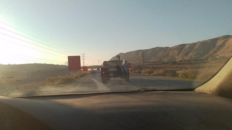 הגעה לבית הכנסת נערן ביריחו ברכבים פרטיים עם ליווי צבאי