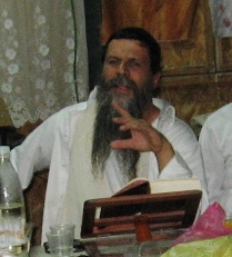 הרב דורון רוזיליו מוסר שיעור בבית חגלה על פני יריחו