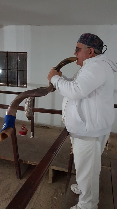 תקיעת שופר בבית הכנסת שלום על ישראל ביריחו