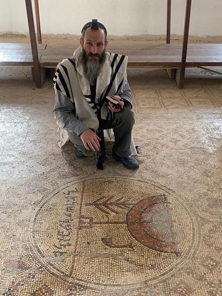 הרב יוסי פלאי בבית הכנסת שלום על ישראל ביריחו