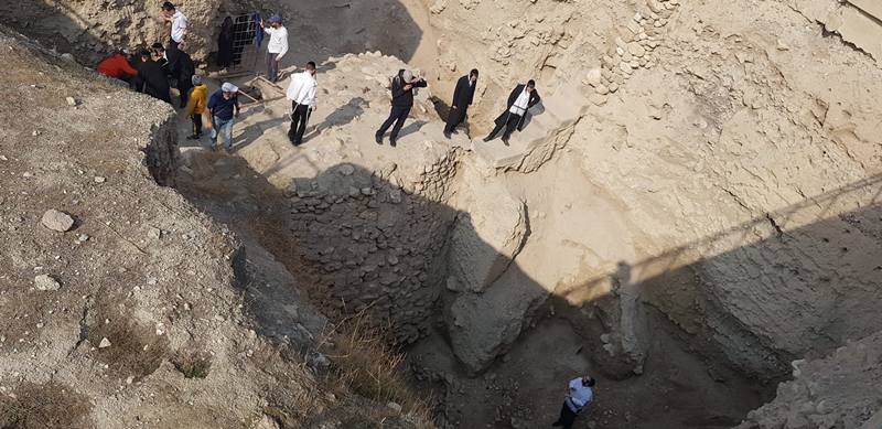 נכנסים לבית של רחב בתל יריחו