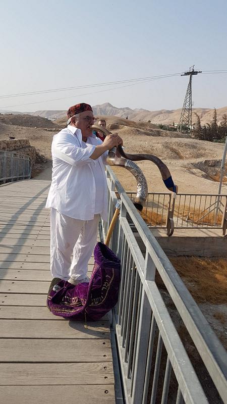 תקיעת שופרות על תל יריחו